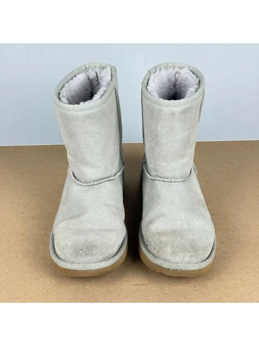 UGG Classic Short II Shimmer Pull On Boots Kids Size 4 Silver Shearling Lined